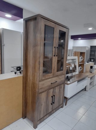 Mueble de madera con vitrina y cajón