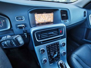 VOLVO V60 Cross Country 2.0 D3 Summum Auto