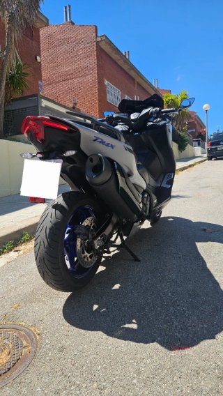 Yamaha Tmax 560 Maxi Scooter Gris