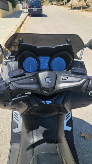 Yamaha Tmax 560 Maxi Scooter Gris