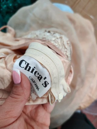 Abito lungo rosa in pizzo e tulle