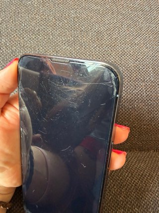 Tiene cristal protector , salud de batería al 80%