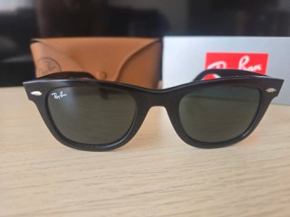 Occhiali da sole Ray-Ban Wayfarer neri originali nuovi