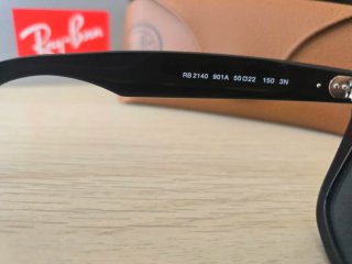 Occhiali da sole Ray-Ban Wayfarer neri originali nuovi