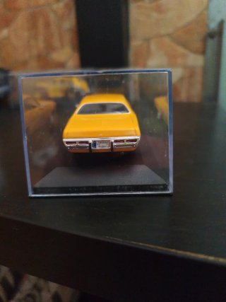 Coche a escala 1/43 Dodge Coronet Sedan