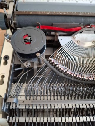 Máquina de escribir Olympia Olympiette Deluxe