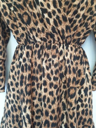 Vestido estampado leopardo manga 3/4 acampanada