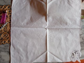 Tapetes de lino con encaje