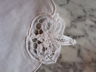 Tapetes de lino con encaje