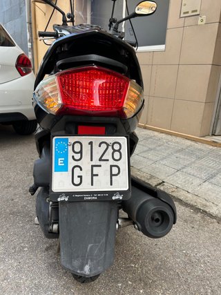 Yamaha Cygnus Scooter Negra
