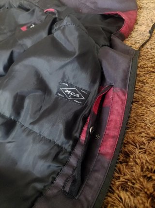 Chamarra Rip Curl cortavientos granate/negro