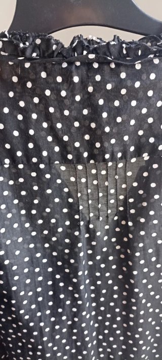 Blusa lunares negra y blanca
