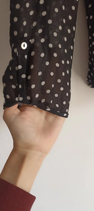 Blusa lunares negra y blanca