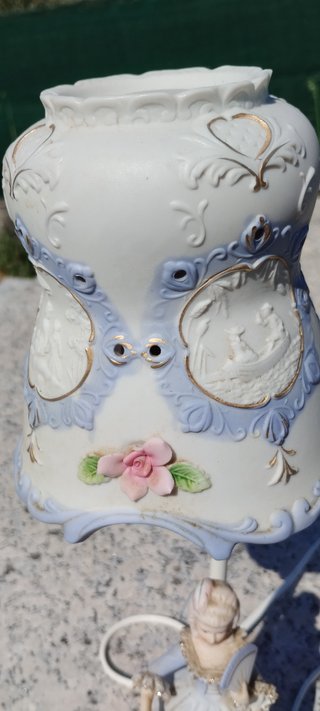 Lámpara de porcelana estilo antiguo