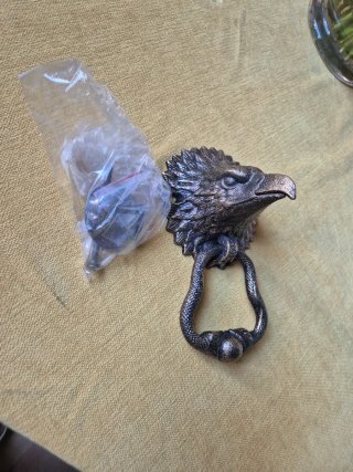 Llamador de puerta águila