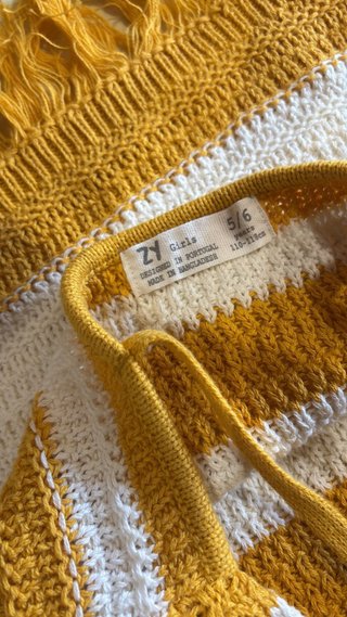 Top crochet flecos blanco y mostaza