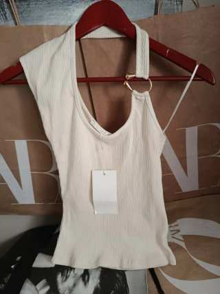 Top Zara Beige con Anilla Dorada
