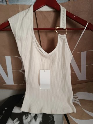 Top Zara Beige con Anilla Dorada
