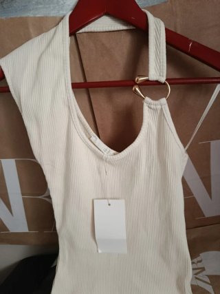 Top Zara Beige con Anilla Dorada