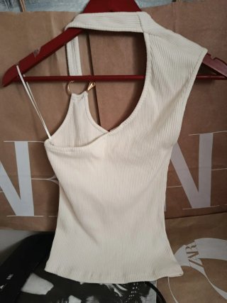 Top Zara Beige con Anilla Dorada