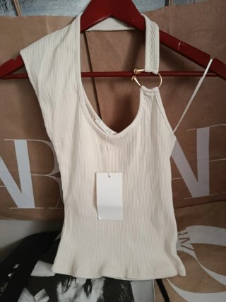 Top Zara Beige con Anilla Dorada