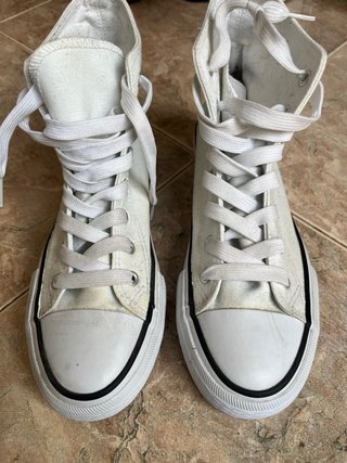 Zapatillas tipo Converse blancas