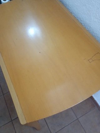 Mesa de comedor de madera