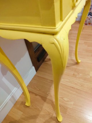 Tavolo da ingresso giallo in stile vintage