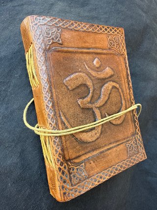 Cuaderno Rústico con Símbolo OM