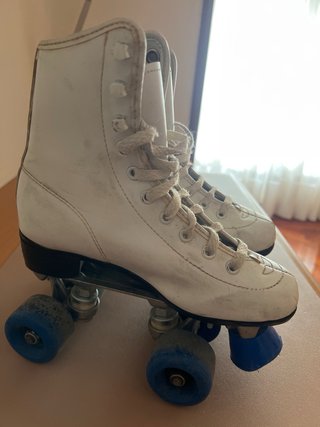 Patines Blancos con Ruedas Azules