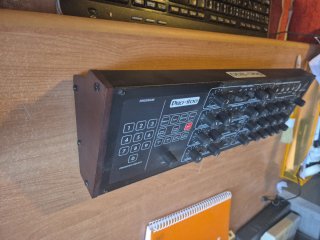 Sintetizador Behringer PRO-800 8 Voces Analógico