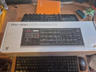 Sintetizador Behringer PRO-800 8 Voces Analógico