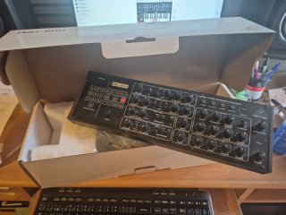 Sintetizador Behringer PRO-800 8 Voces Analógico