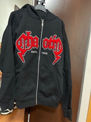 Sudadera con cremallera y logo bordado