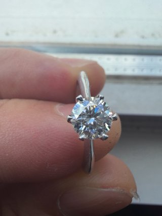 Precioso anillo solitario con diamante 1kilate