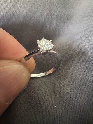 Precioso anillo solitario con diamante 1kilate