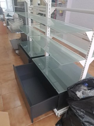 Estantería comercial de cristal y metal
