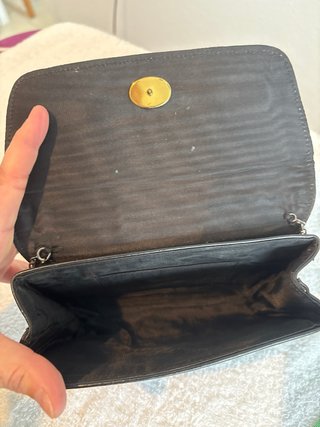 Bolso de mano vintage negro con detalle ovalado