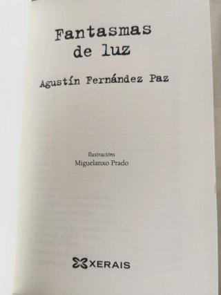 Libro lectura juvenil: Fantasmas de luz