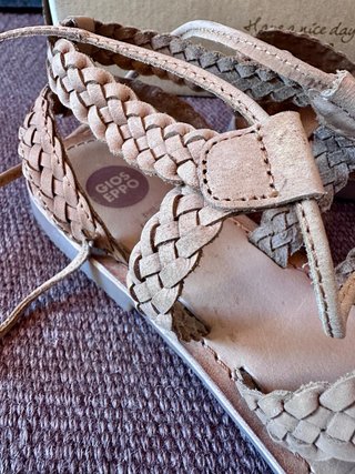 Sandali bassi Gioseppo in pelle intrecciata beige
