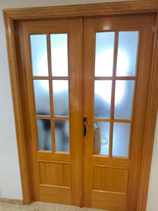 Puertas de madera de pino maciza.