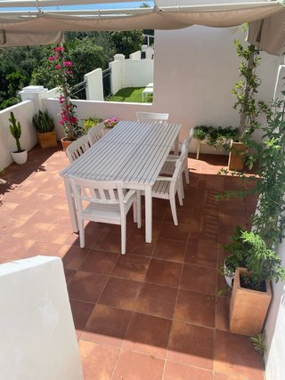 Mesa de comedor blanca con 6 sillas