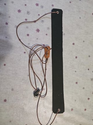 Colgante/Cinta Guitarra Cuero El Amor Vence