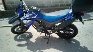 Yamaha XT 660X Supermotard Azul y Blanca