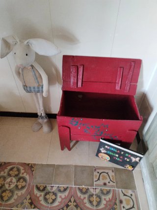 Baúl / Caja de madera decorada