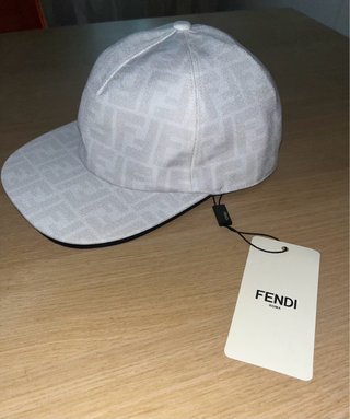 Cappellino Fendi Bianco