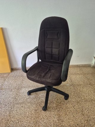 Silla de oficina negra