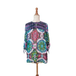 Custo Barcelona/ Blusa estampada 100% seda M