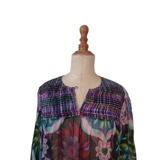 Custo Barcelona/ Blusa estampada 100% seda M