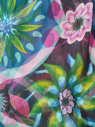 Custo Barcelona/ Blusa estampada 100% seda M